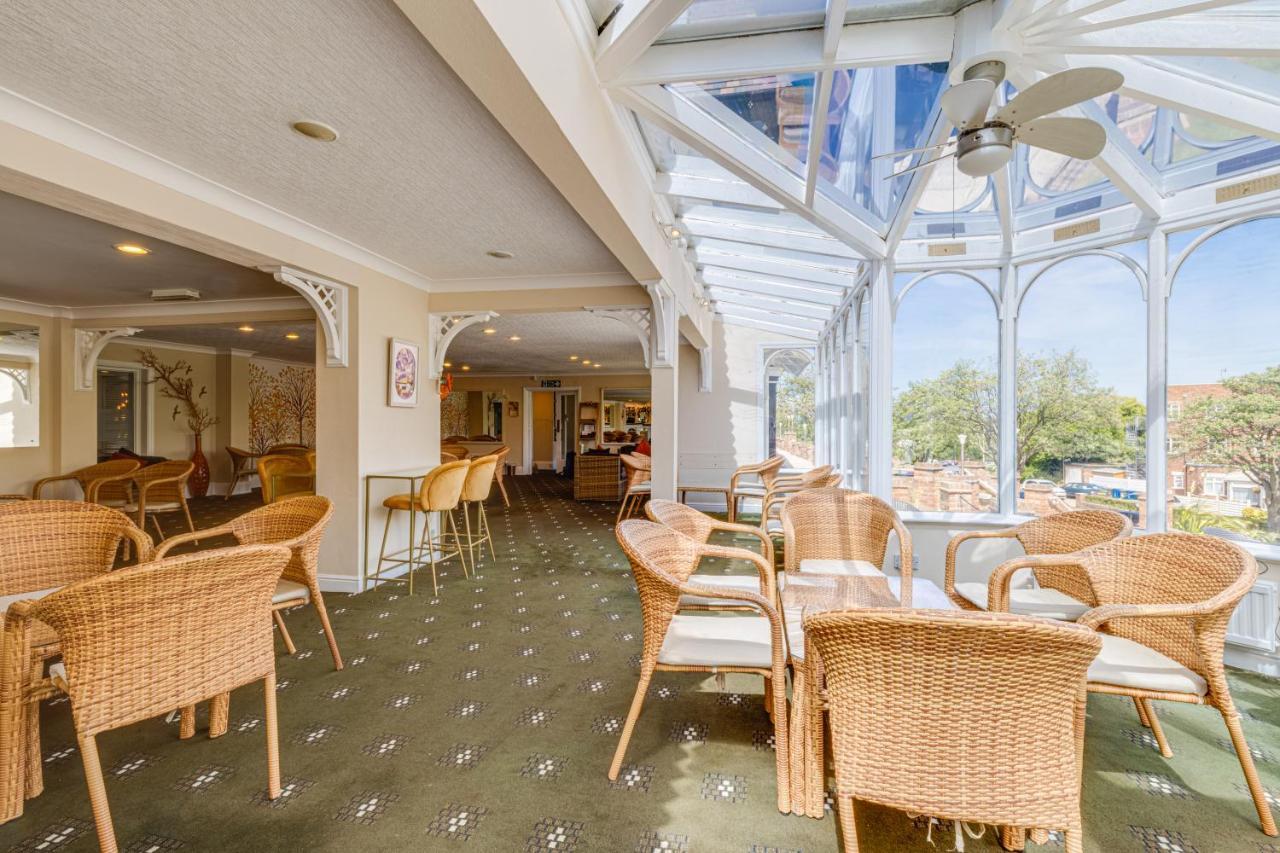 Park Manor Hotel Скарбъро Екстериор снимка