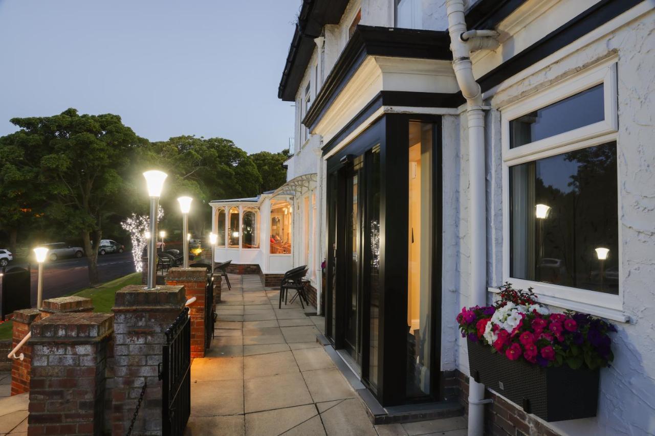 Park Manor Hotel Скарбъро Екстериор снимка