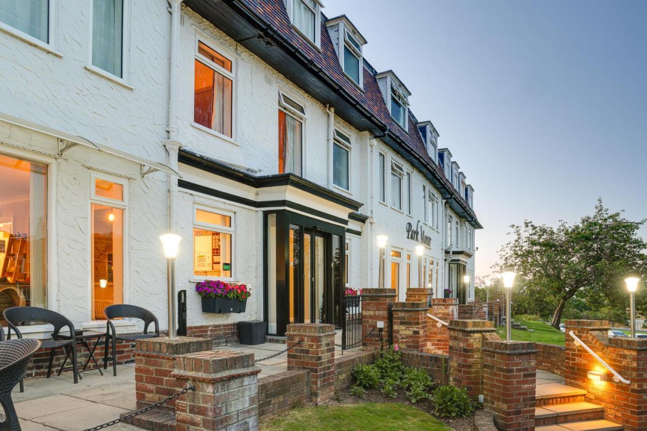 Park Manor Hotel Скарбъро Екстериор снимка