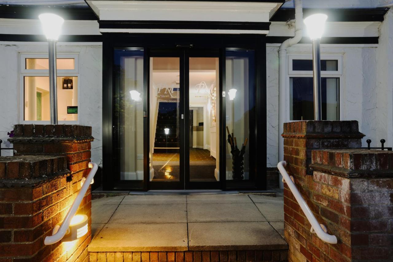 Park Manor Hotel Скарбъро Екстериор снимка