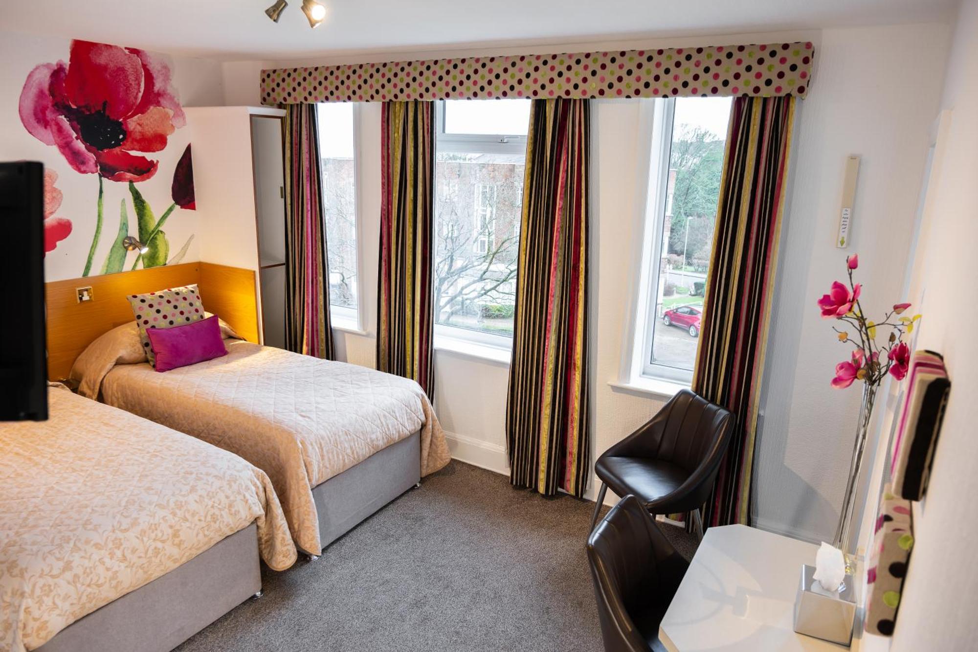 Park Manor Hotel Скарбъро Екстериор снимка